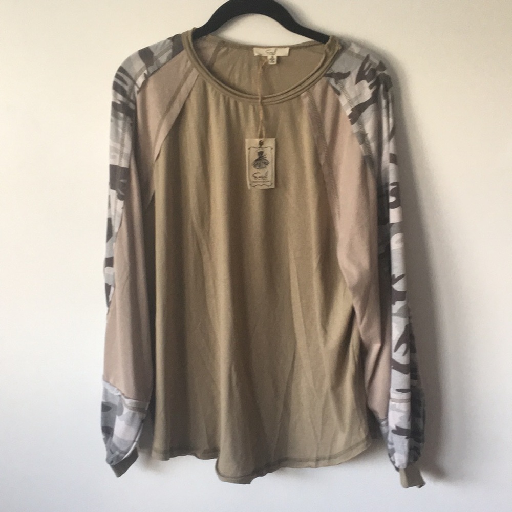 Camo sleeved, army green top